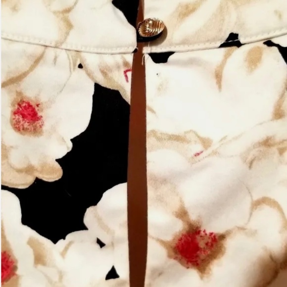 WHITE HOUSE BLACK MARKET Floral, Halter Top, Size 4 with Coral Skinny Belt - Picture 6 of 13